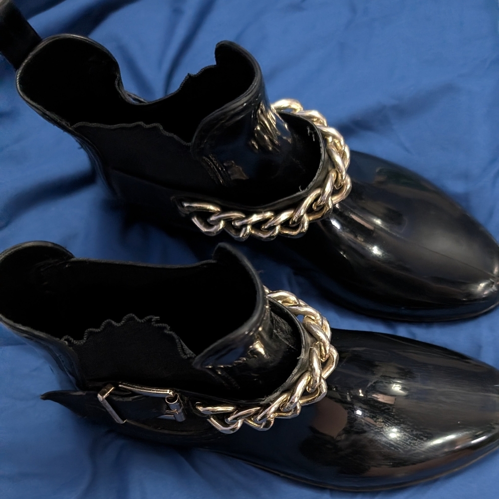Call It Spring Black Ankle Rain ๐ง๏ธ โ Boots with Chain Detail Size 8 - Picture 4 of 11